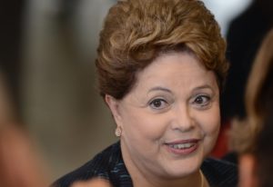 Dilma agradece pelo Twitter aprovação da MP do Mais Médicos