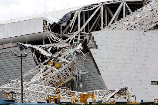 Dilma presta solidariedade às famílias de operários mortos no estádio do Corinthians