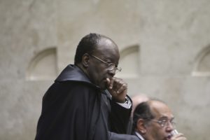Juízes criticam “canetaço” e “coronelismo” de Barbosa