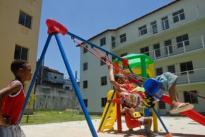 Governo quer acelerar obras no entorno de casas populares