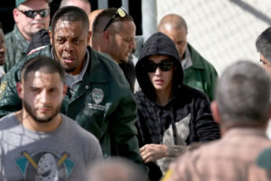 Qual é a razão da rebeldia de Justin Bieber?