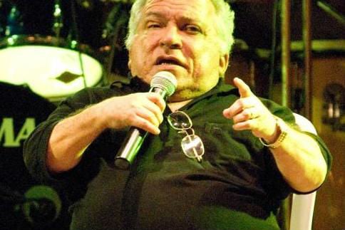 Morre em São Paulo, aos 66 anos, o cantor Nelson Ned