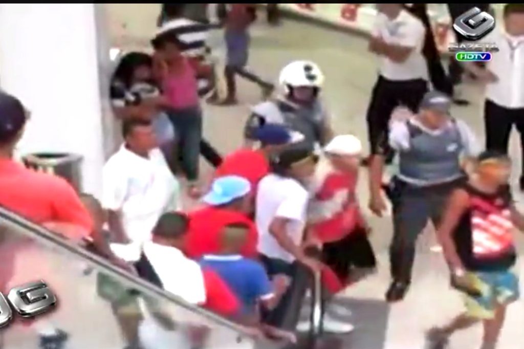 Das ruas aos shoppings, as mesmas respostas à juventude