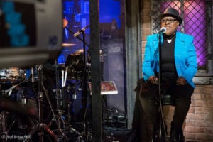 Sharon Jones, e o soul, estão vivos