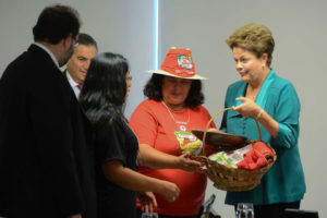 Dilma perde votos entre eleitores ricos e escolarizados