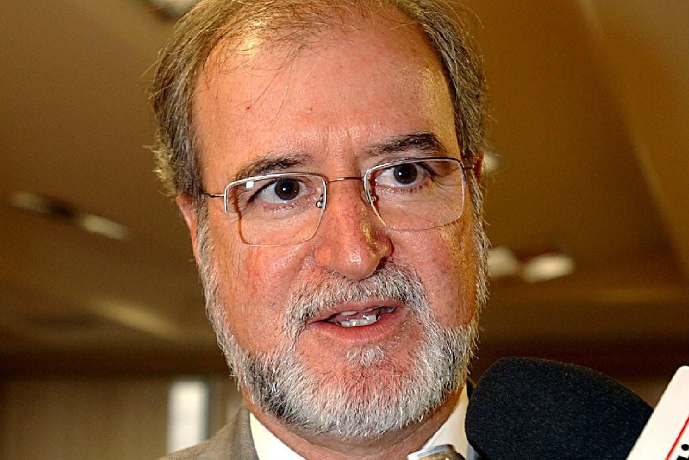 Réu do “mensalão” do PSDB, Azeredo renuncia hoje ao mandato de deputado