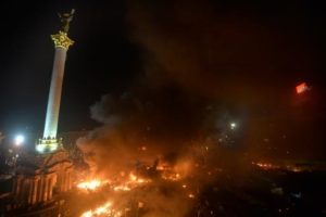 Revolta na Ucrânia deixa 25 mortos
