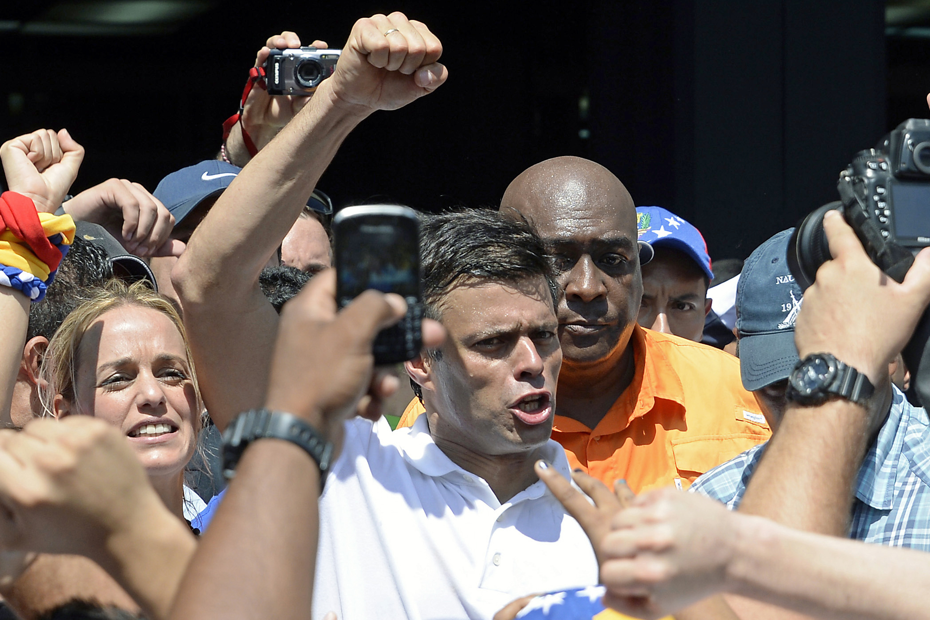 Líder da oposição venezuelana convoca marcha contra Maduro