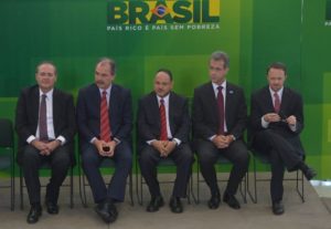 Dilma agradece a ex-ministros e promete mais mudanças