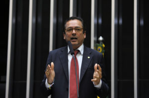 Justiça de SP emite ordem de prisão contra ex-deputado federal Protógenes Queiroz