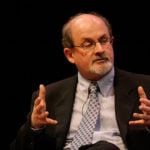 Salman Rushdie é esfaqueado no pescoço durante evento em Nova York