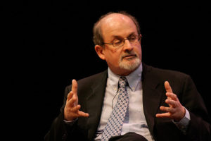 Há 25 anos, Salman Rushdie recebia 
