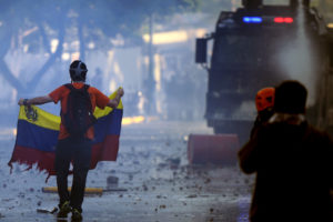 Opositores e governistas voltam às ruas da Venezuela