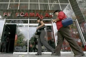 Maduro ameaça expropriar empresas contrárias à 'lei de preços justos'
