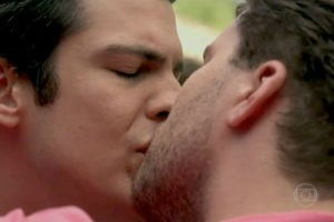 Metade da população aceita direitos de gays, mas não fora do 