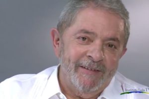 “Este país será o que queremos se conseguirmos garantir a democracia”, diz Lula sobre golpe militar