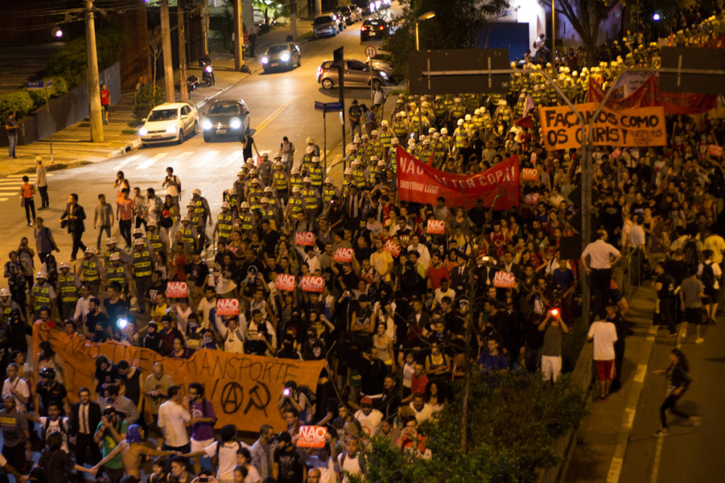 Terceiro protesto contra a Copa tem menos confrontos