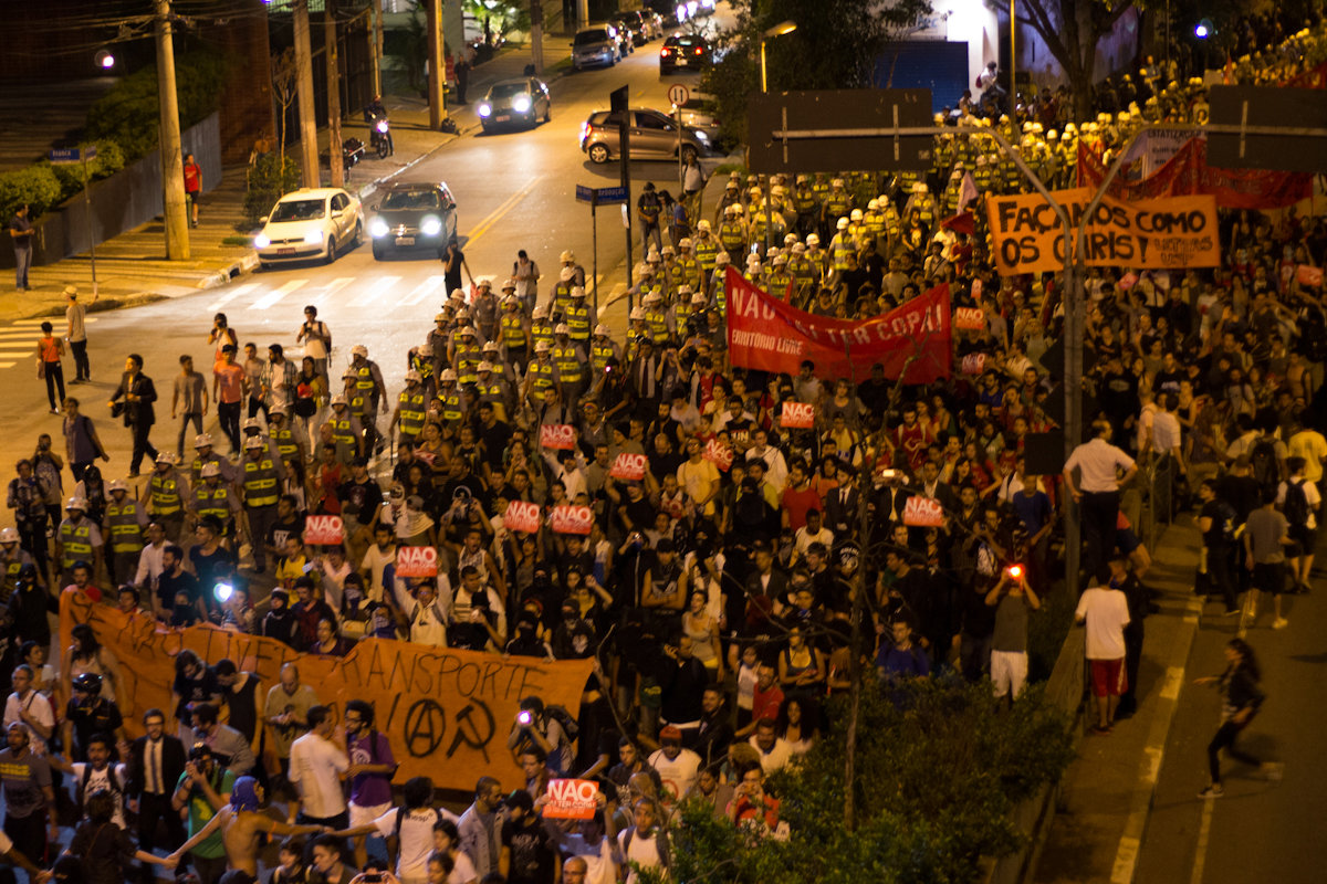 Terceiro protesto contra a Copa tem menos confrontos