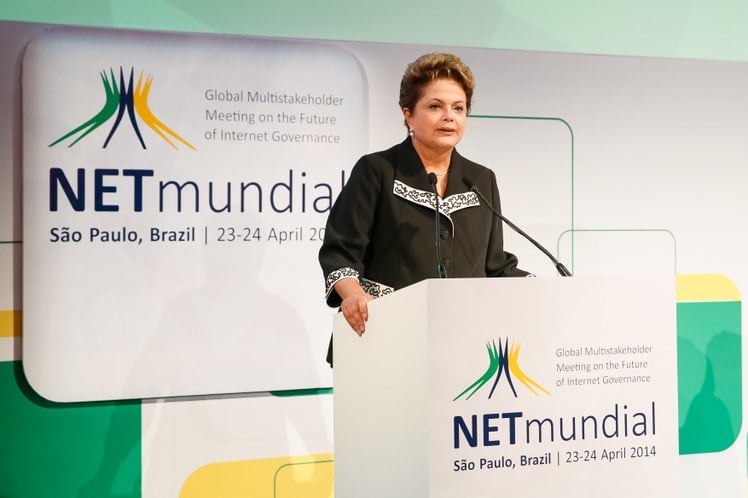 Dilma: o acesso à internet é tão importante quanto a renda