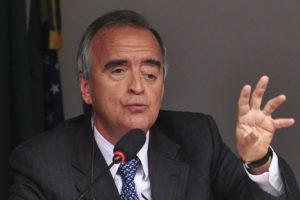 Ex-diretor da Petrobras assume responsabilidade por compra de refinaria