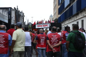 Funcionários da Fundação Casa entram em greve em SP