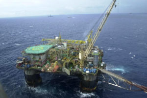 Empresas com contratos com a Petrobras pagaram propina, diz revista