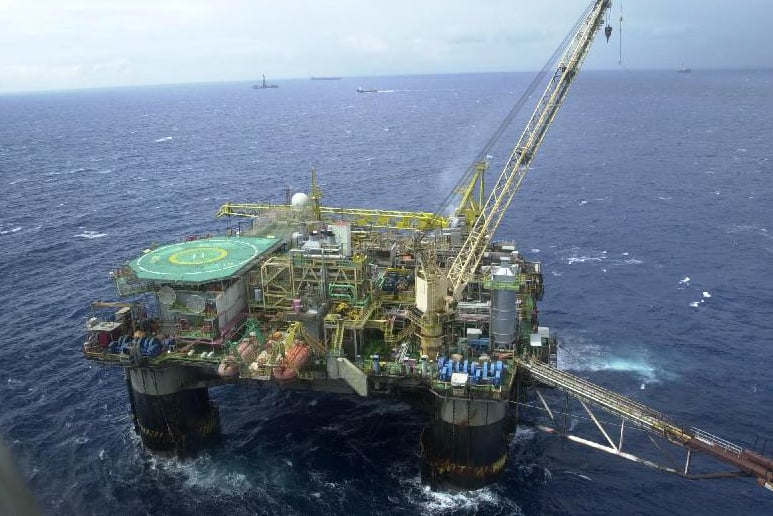 Empresas com contratos com a Petrobras pagaram propina, diz revista
