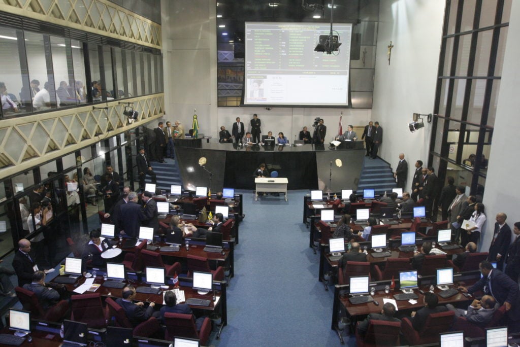 Assembleia do Amapá gasta mais em diárias que o Senado Federal