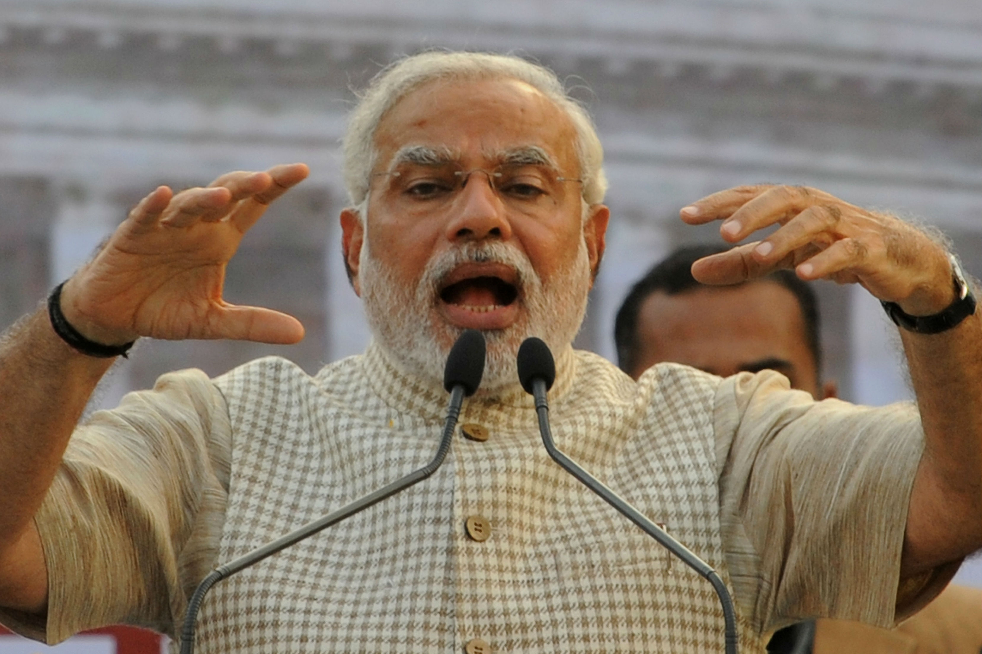 Conhecido como religioso linha dura, Narendra Modi promete sanar a economia do país 