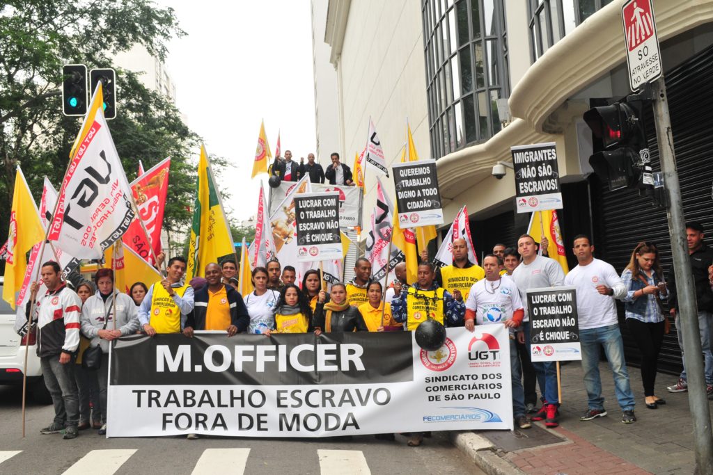 Protesto reúne 150 contra trabalho escravo na M.Officer