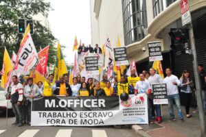 Protesto reúne 150 contra trabalho escravo na M.Officer