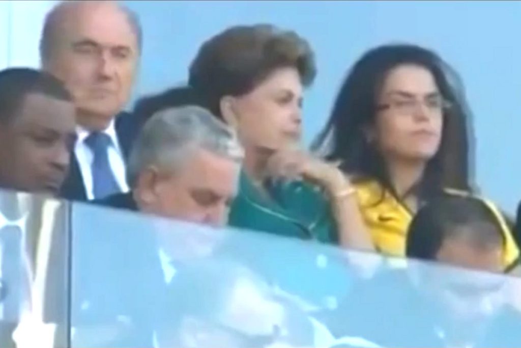 Lições do “Ei, Dilma, vai tomar...”