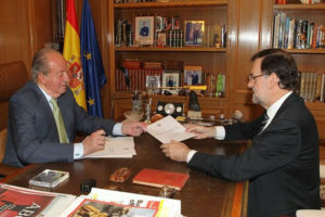 Rei Juan Carlos anuncia que vai deixar o trono espanhol