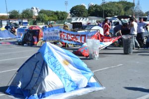 Em hotel de SP, 'invasão' argentina e carteirada brasileira