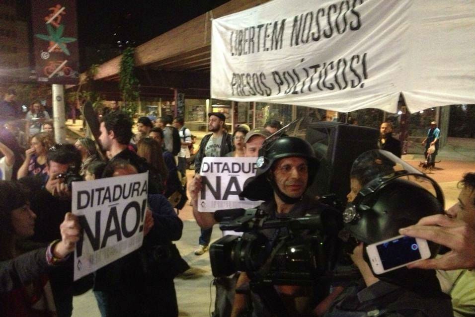 Direitos suspensos: relato de um debate em praça pública