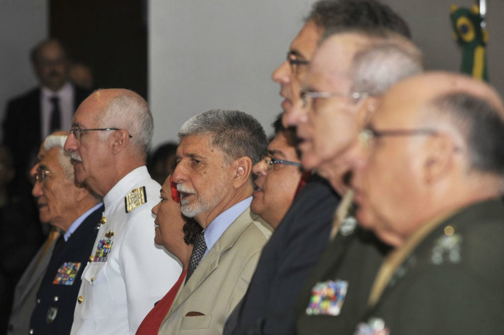 Por que as Forças Armadas de hoje defendem a ditadura?