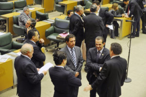 Deputados de SP aprovam veto a máscaras em protestos