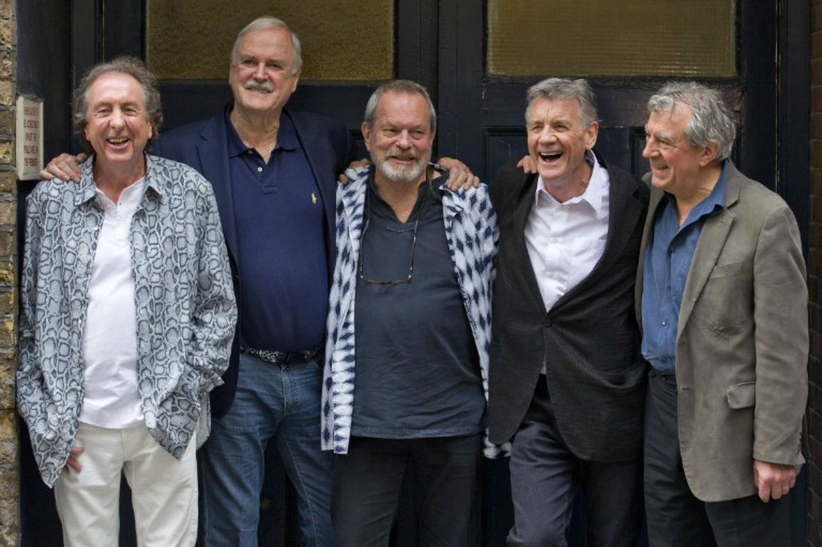  Eric Idle, John Cleese, Terry Gilliam, Michael Palin e Terry Jones preparam-se para o espetáculo final 