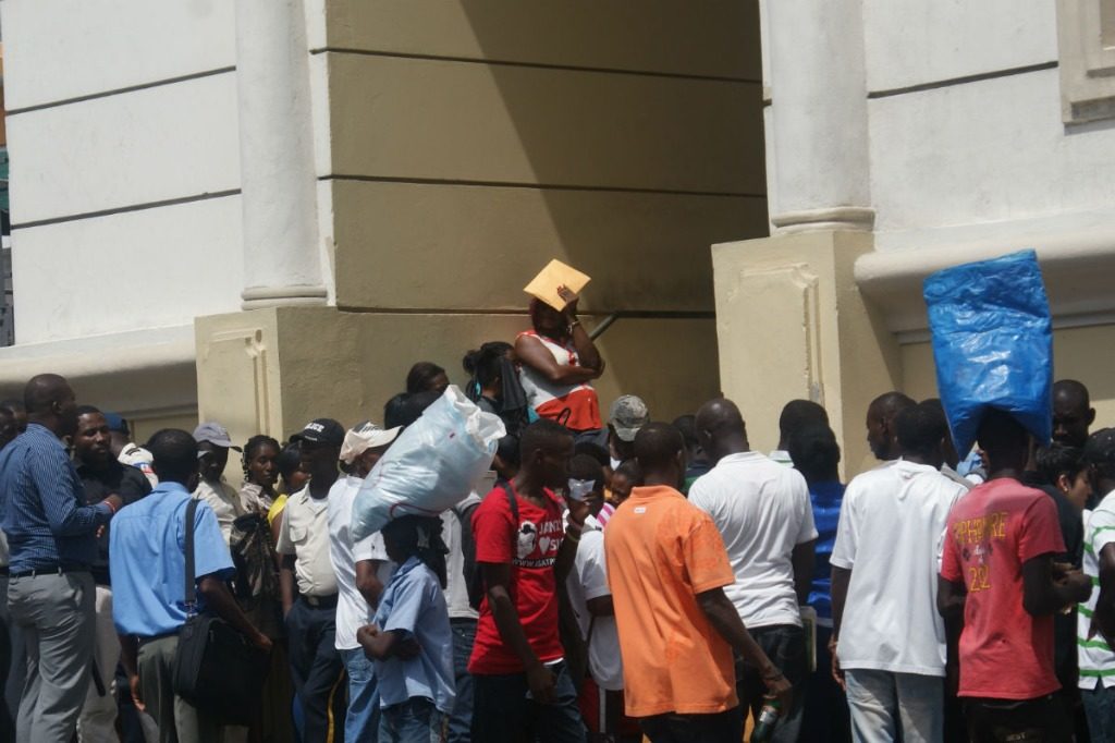 Cansados da miséria crônica, haitianos buscam nova vida no Brasil