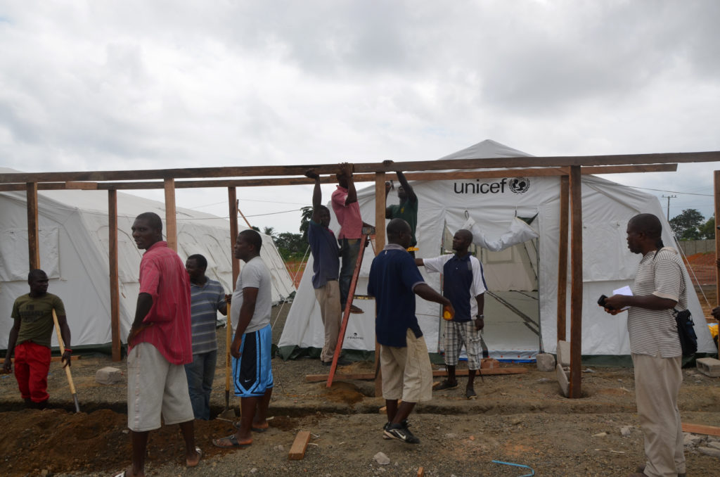 Epidemia de ebola leva desconfiança e atraso à Libéria