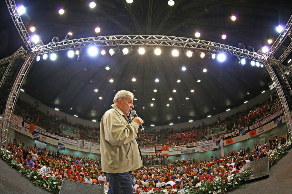 Lula diz que Globo faz “sacanagem” com Padilha