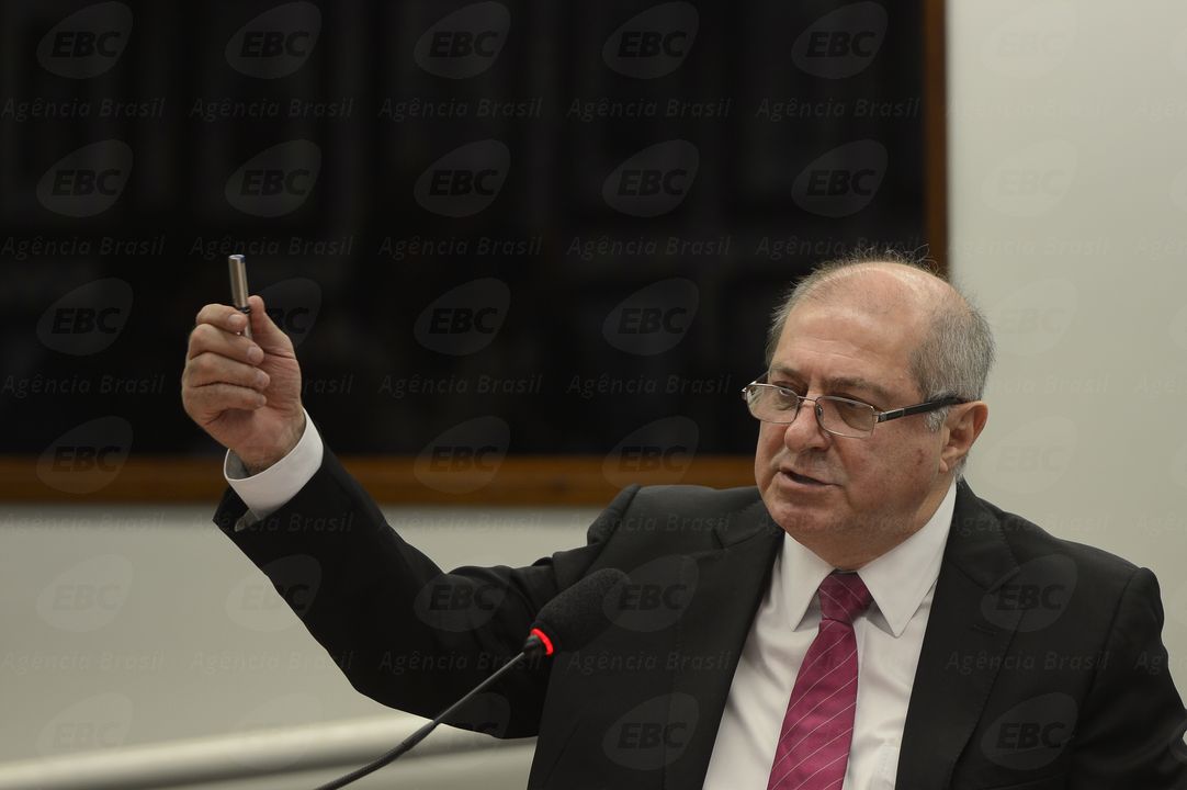 A (não) ampliação do acesso móvel no Brasil