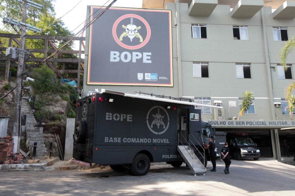 Após operação com mortes, PM do Rio promete instalar câmeras nos uniformes até o fim do ano