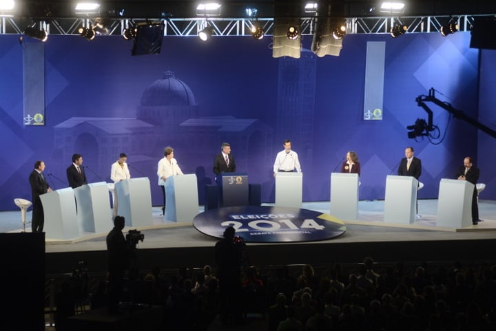 Debate católico é marcado por acusações de corrupção
