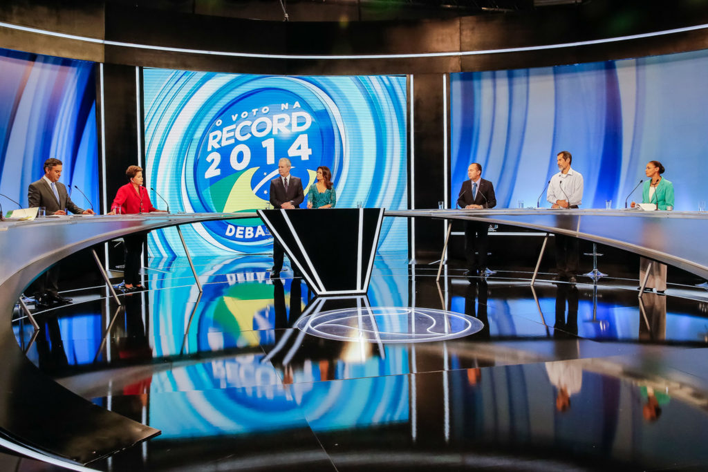No penúltimo debate, Dilma parte para o ataque