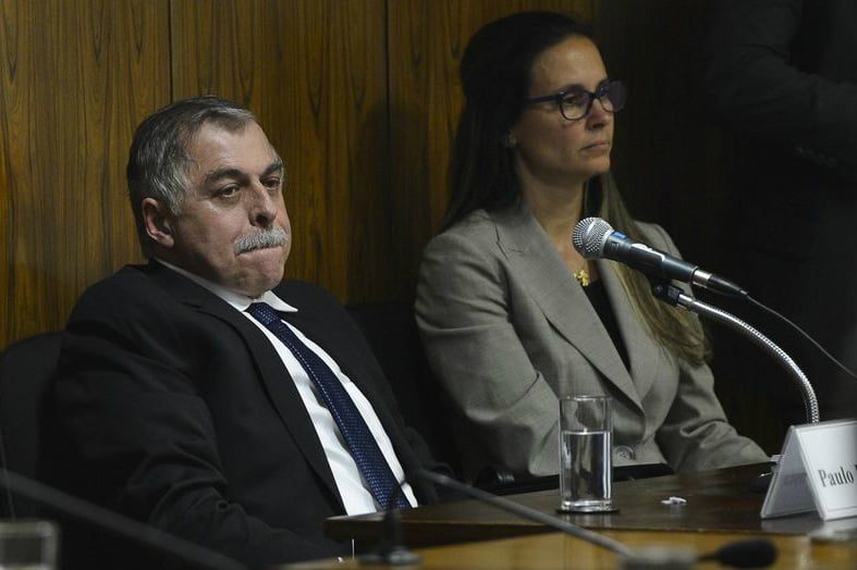 Em sessão da CPI da Petrobras, o ex-diretor da estatal Paulo Roberto Costa ficou em silêncio e frustrou os parlamentares 