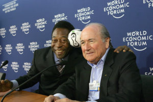 Racismo no futebol: Por que se cala, Pelé?