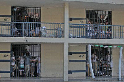 A prisão sem defesa prévia é a causa da violência, não a sua solução