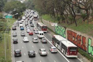 Com faixas exclusivas, velocidade média de ônibus aumenta 45% em SP