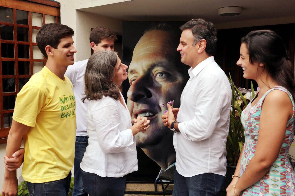 Aécio anuncia mudanças para atender Marina
